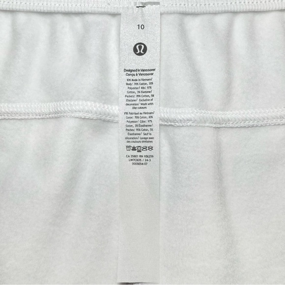 Lululemon Scuba High-Rise Short 5" in White - Picture 8 of 10